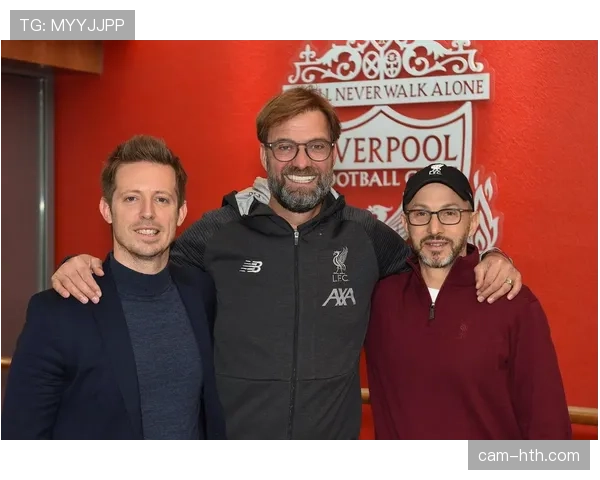 雨战进行时，克洛普与阿尔特塔在场边因一次界外球判罚激烈交流